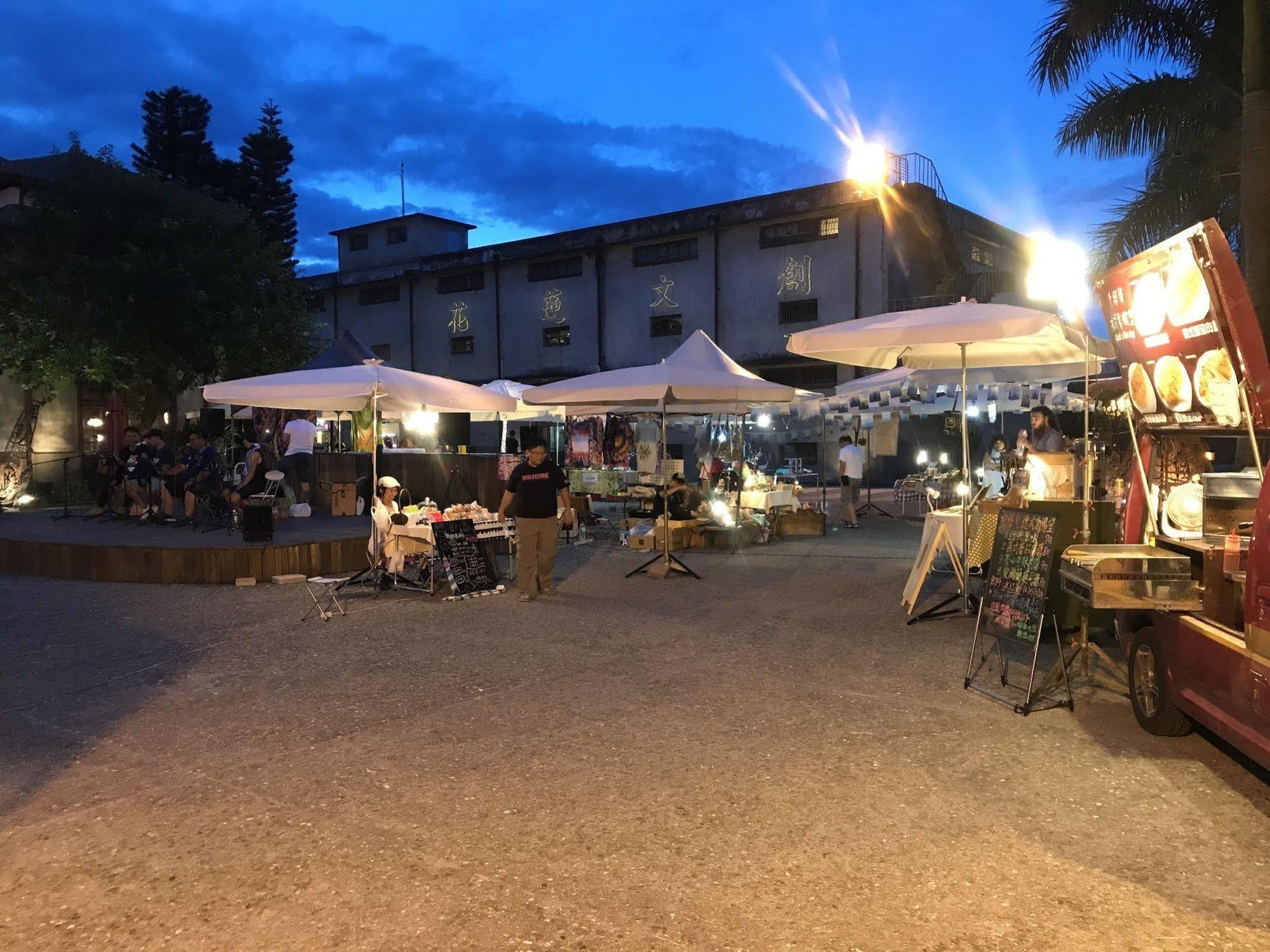 花蓮歐洲之星民宿 文創園區旁 鄰香榭大道 名產街 近東大門夜市 太平洋公園 杰西廣場 Hualien Eksteriør bilde
